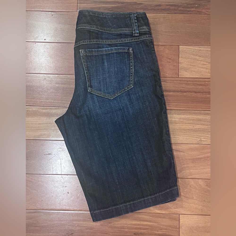 Cabi | Women’s Denim Bermuda Jeans Shorts | Dark Wash - Picture 3 of 6